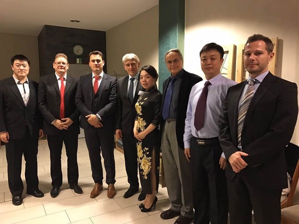 朱运东先生出席合作平台图片5.jpeg 朱运东先生出席合作平台图片5.jpeg